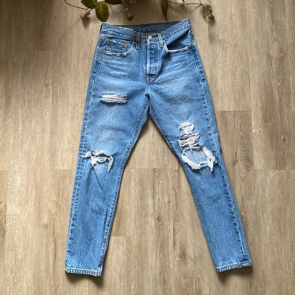 Levi's Big E 501  Distressed Jeans - Picture 3 of 9